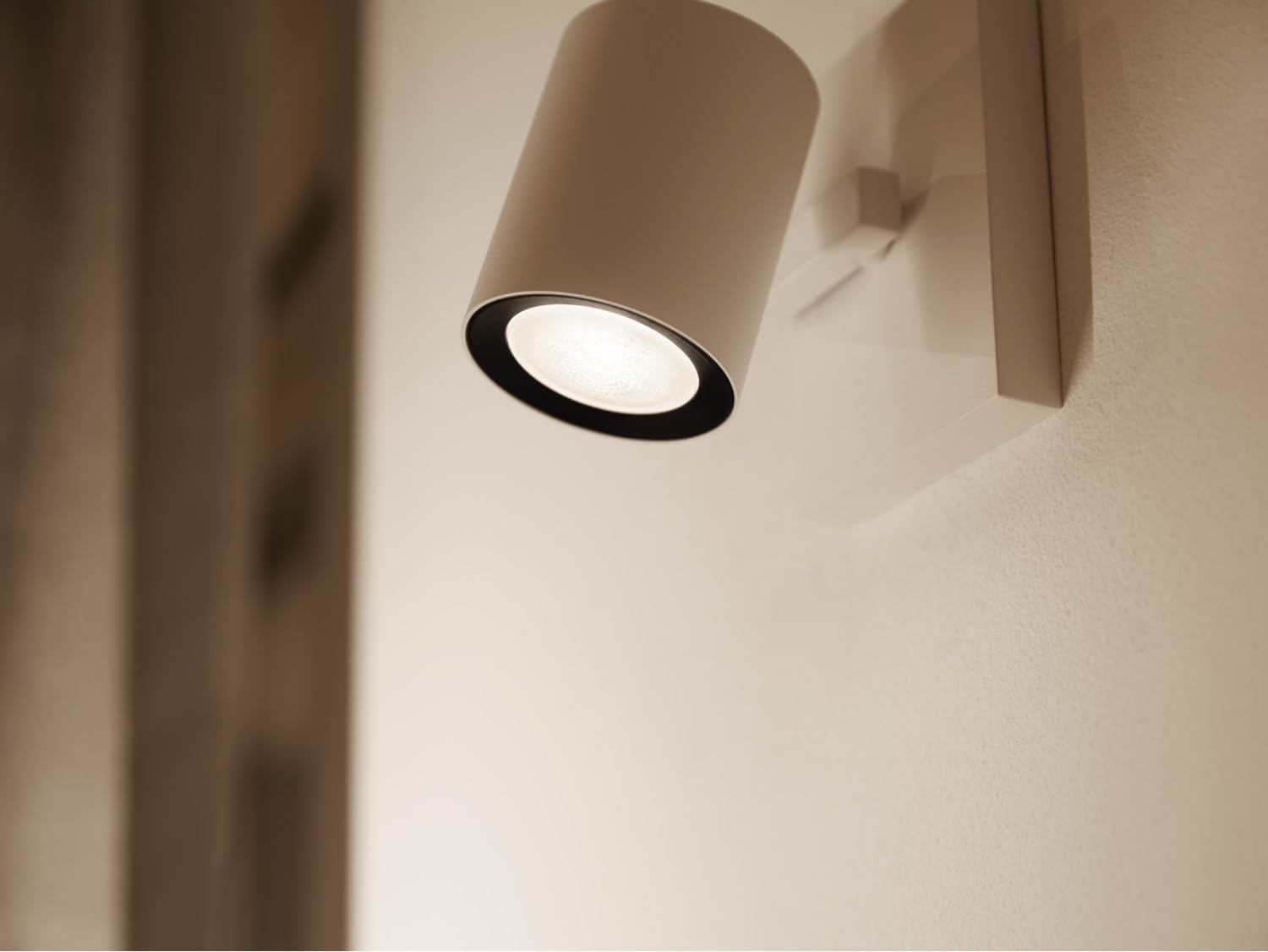Philips Hue White Ampoule LED connectée Pack de 2, culot GU10, 400 lumens, Compatible Bluetooth, fonctionne avec Alexa, Google Assistant et Apple HomeKit. Pour salon, chambre et éclairage intérieur