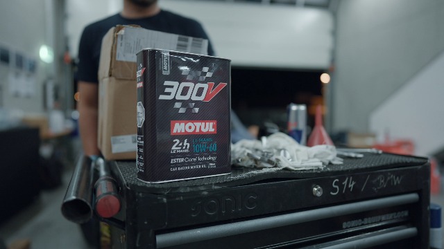 Amazon.com: Motul 110857 300V 0W-40 COMPETITION Car Racing Motor