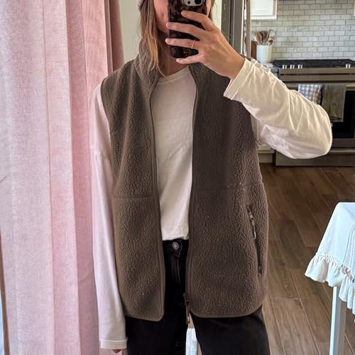 Hixiaohe Sherpa Fleece Vest for Women Trendy Warm Sleeveless Vests Jacket Lightweight Zip Coats with Pockets Fall Outerwear4