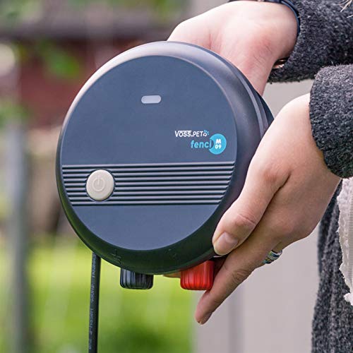 VOSS.PET Hundezaun Set, 50m Elektrozaun Weidezaun Elektronetz Hunde-Set mobil, Einzäunung im Garten, Weidezaungerät fenci M09, 108cm 14 Pfähle 2 Spitzen grün