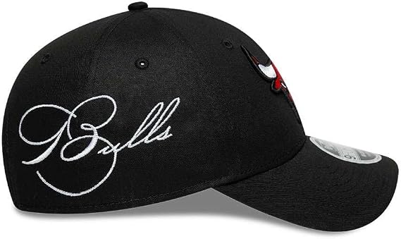 New Era Adults 9Forty NBA Chicago Bulls M Crown Snapback Baseball Cap Hat
