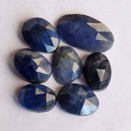 Saphir bleu naturel en lot de cabochons de formes variées