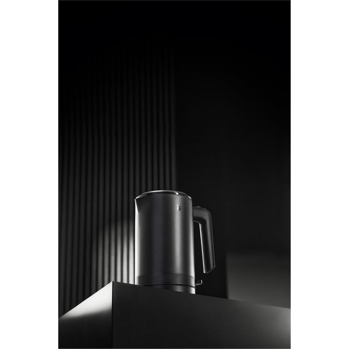 WMF Kitchenminis Deep Black - Hervidor eléctrico de acero inoxidable de 0,8 l de capacidad, hervidor eléctrico de 1800 W con filtro de cal, tetera pequeña, acero inoxidable, negro
