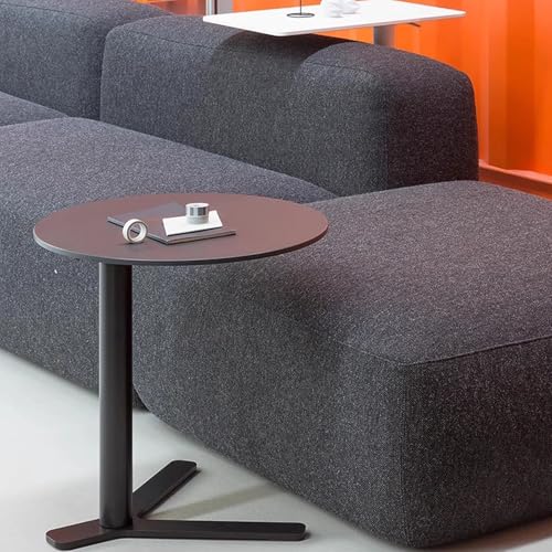 Mesa auxiliar en forma de C que ahorra espacio en salones pequeños y junto al sofá 3