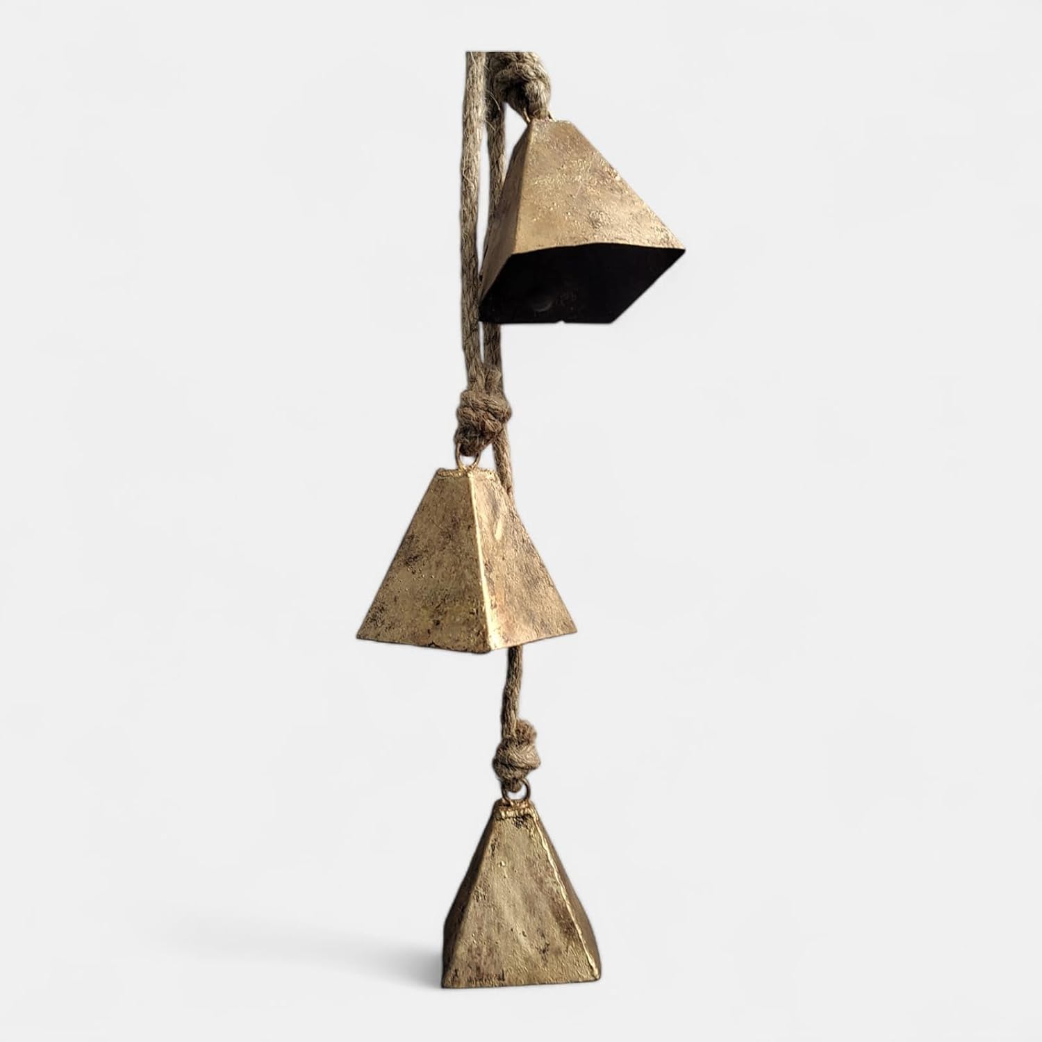 Rustic Iron 4 Vintage Shabby Chic Metal Barn Bells Windchime with Rope Relaxing Tranquil Wind Chimes, Country Style, Bohemian Theme Decor 45 cm (29" Inch, 1, 4 Windchime Bells)