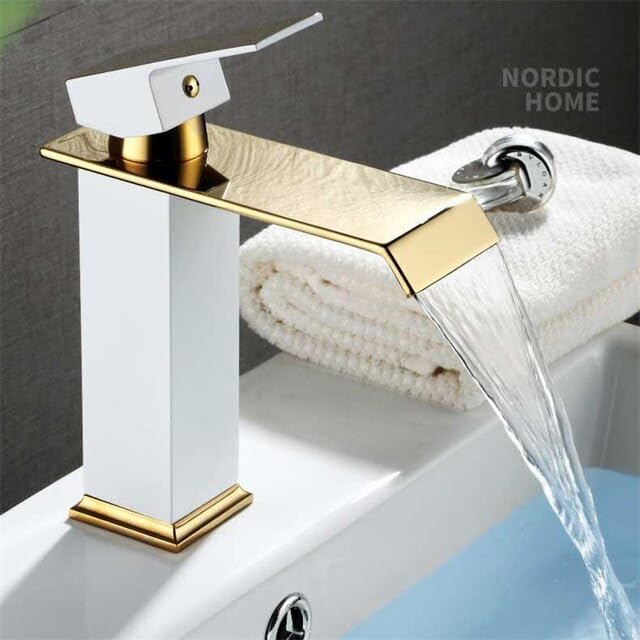 Mitigeur chaud et froid robinets d'eau de grue de lavabo montés sur le pont