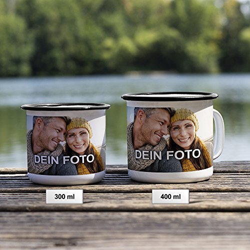 PhotoFancy – Emaille-Tasse mit Foto Bedrucken Lassen – Blechtasse Personalisieren – Nostalgie-Becher selbst gestalten (Medium [300 ml], weiß mit schwarzem Mundrand)
