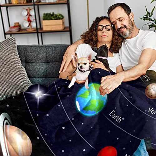 Couverture polaire terre espace pour réchauffer le sol du canapé