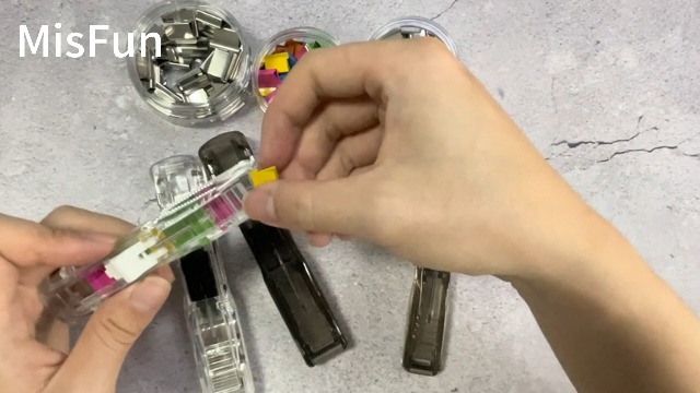 2 Distributori Di Graffette A Spinta MisFun - Con 100 Clip Riutilizzabili, Per Ufficio, Scuola E Casa - Foto 11