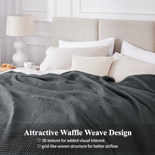 Aisbo Dünne Decke Sommer Grau - Waffelpique Sommerdecke Leichte Decke 150x200 cm XL als Sofadecke Couchdecke, Weich Kuschelige Wohndecke Wohnzimmer, Sofa Couch Flauschig Decke Überwurf