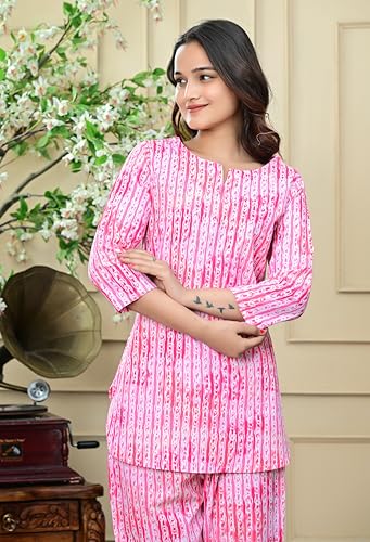 Image of Amazon Brand - Tavasya Women Cotton- Rayon Printed Kurti with Pant Co-Ord Set | Soft Comfortable Straight Fit Ethnic Kurta Set | 3 /4 Sleeves V-Neck Daily, Office & Casual Wear