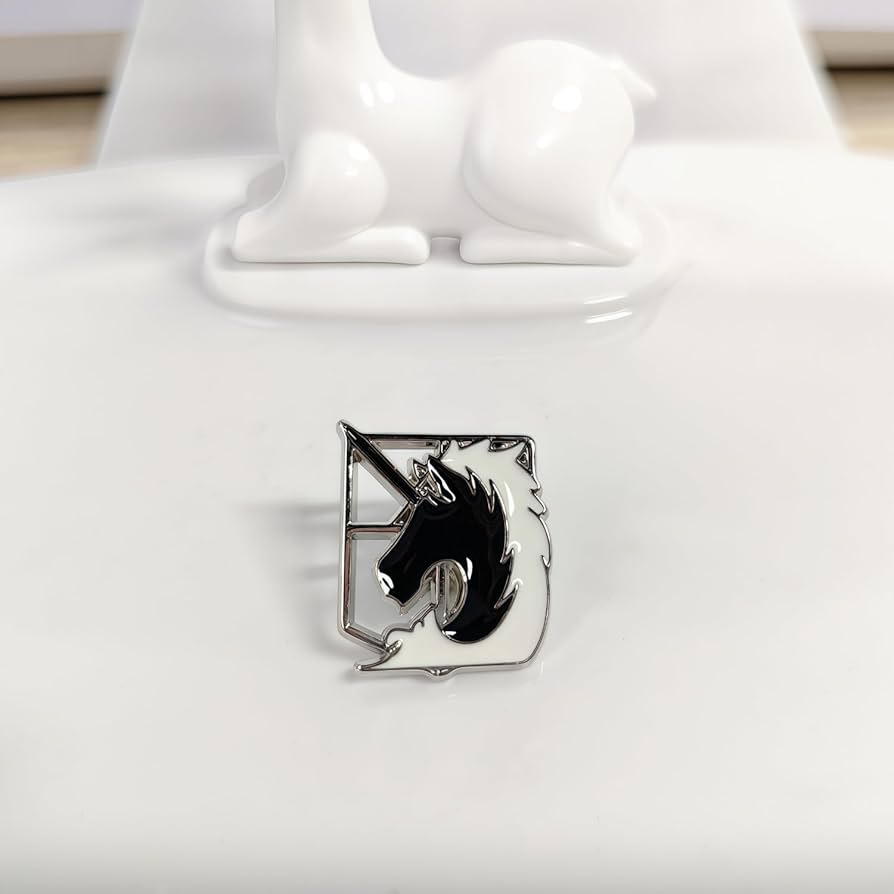 ☆進撃の巨人 憲兵団 バッジ ブローチ コスプレ 周辺グッズ アニメ グッズ Amazon.co.jp: Sizuuenn 進撃の巨人 憲兵団 バッジ ブローチ