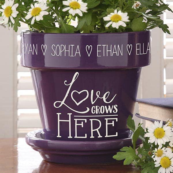 Personalization Universe Love Grows Here Personalized Flower Pot - Durable, Weather Resistant Indoor/Outdoor Plant Pot with Saucer, Ceramic - Mother's Day, Grandparent's Day, 5.25