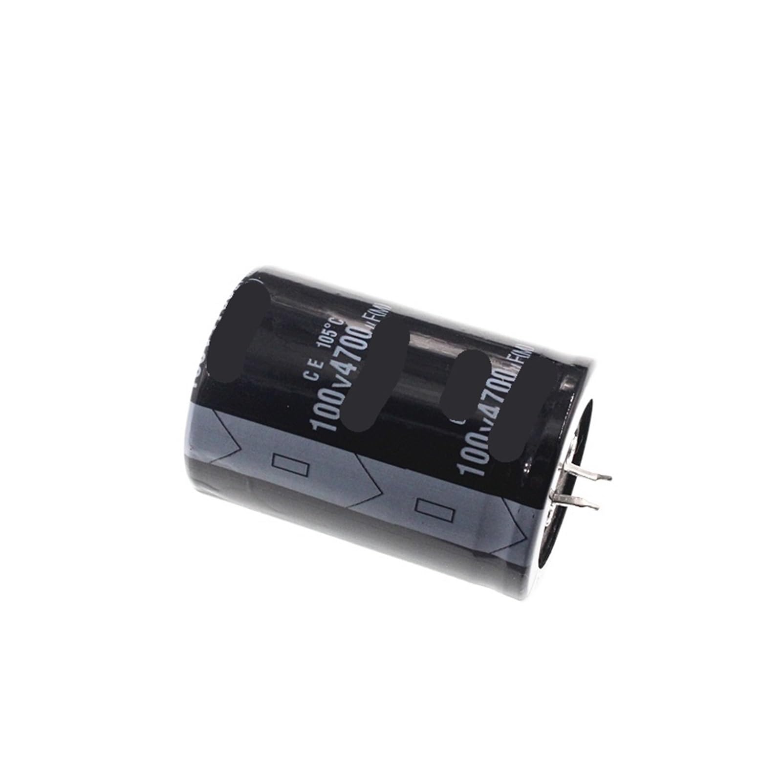 Condensador 4700 uF 100V que elimina el zumbido eléctrico en amplificadores