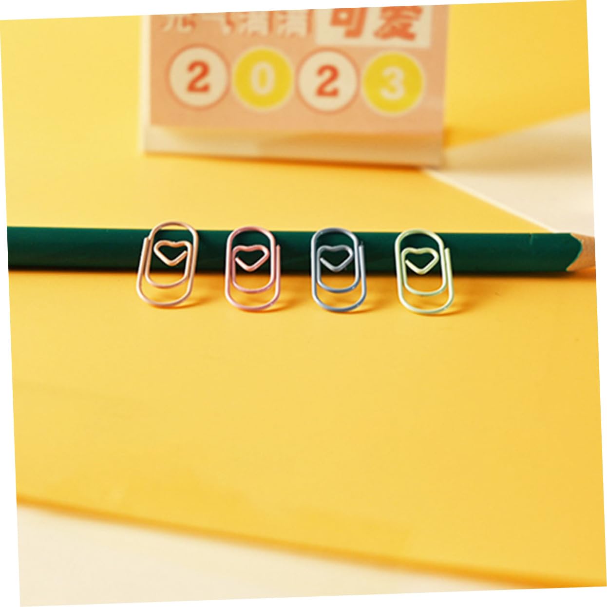 SHINEOFI 5 Sätze Farbenfrohe Papierklammern Farbenfrohe Büroklammern Papierclips Ordnerklammern Büroklammern Geformt Schule Mini-bastelclips Kleine Papierklammern Plastik 200 Stück * 5