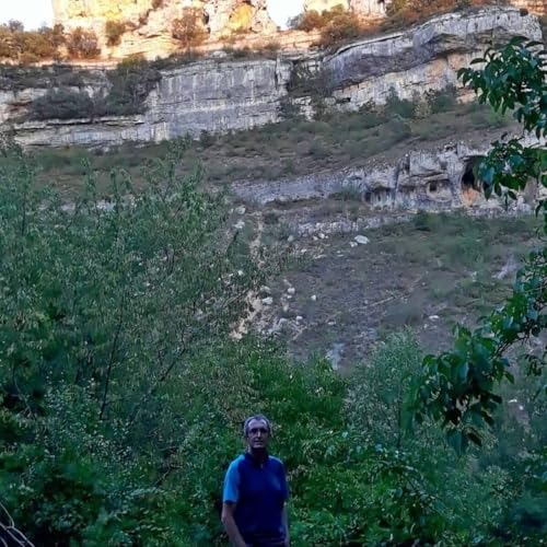 Las Merindades de Burgos, un encantamiento detenido en el tiempo cover art