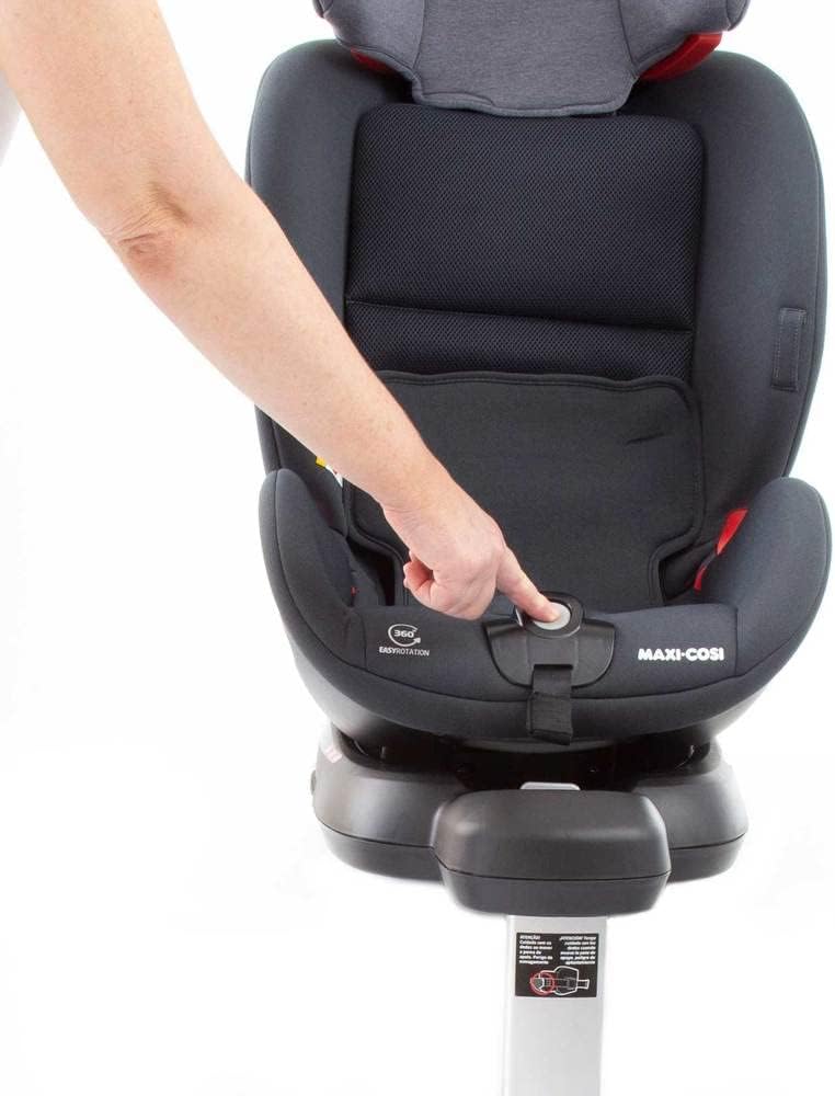 A finger pressing the harness release button on the car seat.