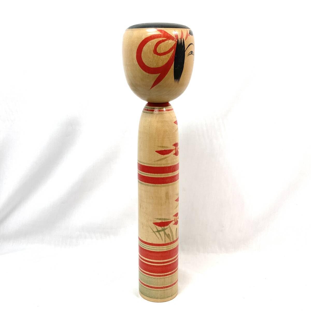 か*ぎ様 伝統的な日本の木製こけし 49 cm か*ぎ様 伝統的な日本の木製こけし 49 cm こけし屋 『卯三郎