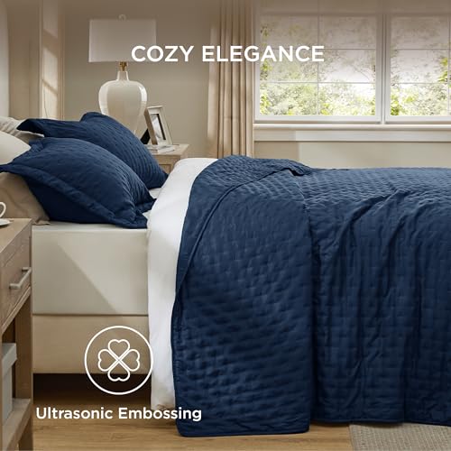 Image of Bedsure Twin Quilt - Ultra Soft Twin XL Quilt Bedding for Dorm Decor, Lightweight All-Season Comforter, Navy Blue Bedspread Coverlet with Clover Pattern, 68 x 86 Inches