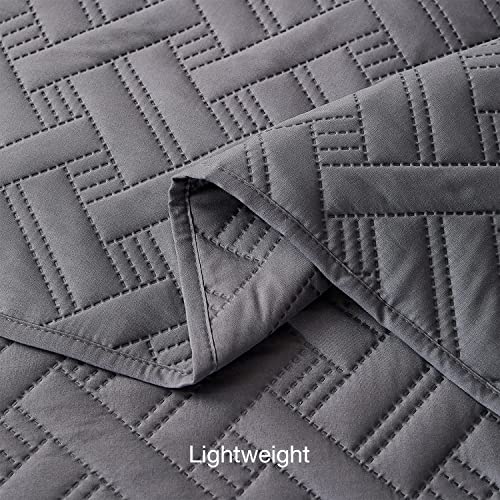 Image of Amazon Brand - Umi 100% Microfiber Ultrasonic 280 Tc Solid King Size Quilted Bed Cover /Bedsheet /Bedspreads with 2 Pillow Covers /Case (Luxury, Grey Mist 90X100 Inches, 250X230 cm)