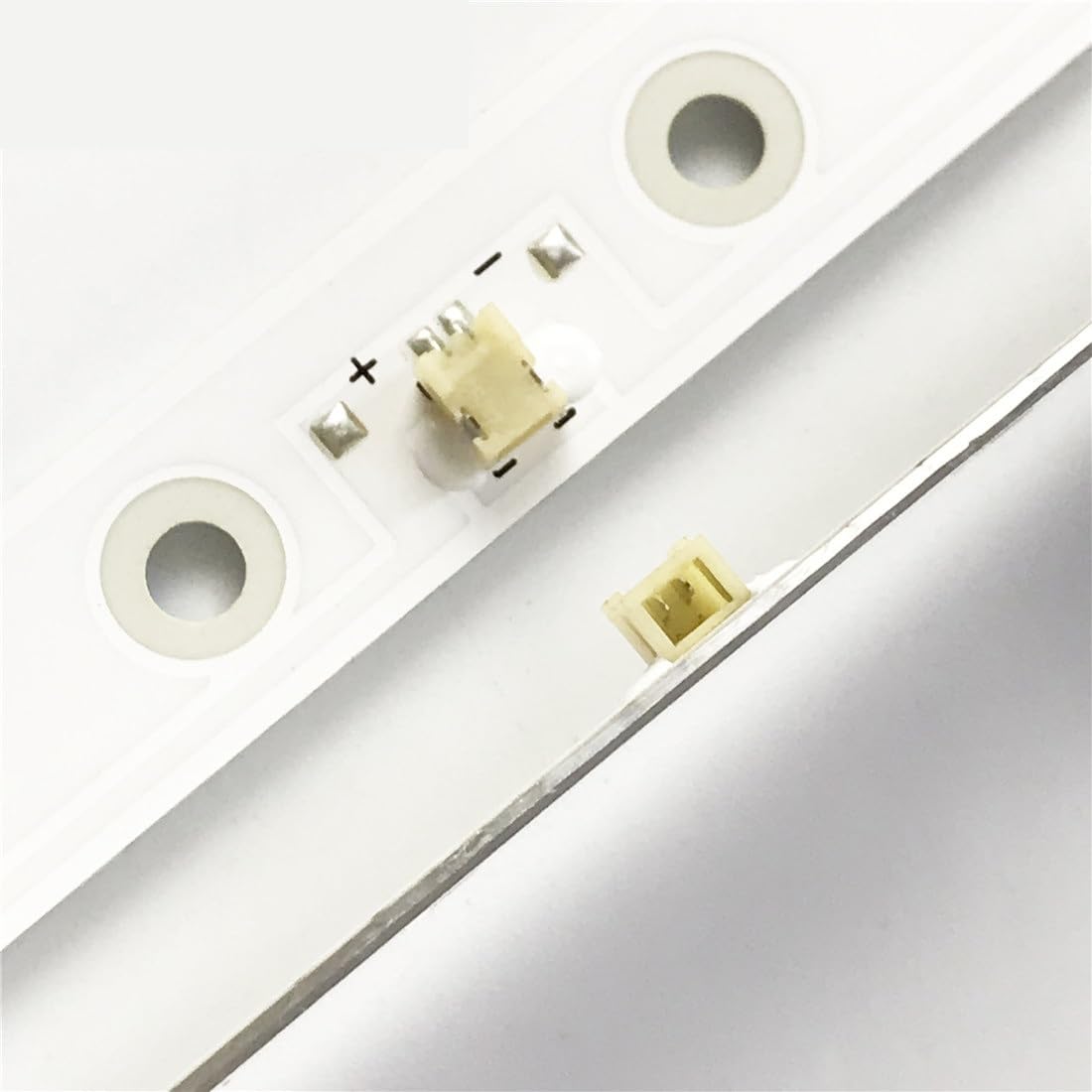 Tira de retroiluminación LED de 4 lámparas for MS-L2668 MS-L2151 TF-LED24S50T2 TF-LED24S48T2 SLT-2430C LD-2460HD JL.D24041330-006AS-M CX236DLEDM