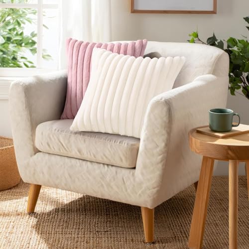 Housses de coussin fausse fourrure 65x65 pelucheuses et douces blanc crème