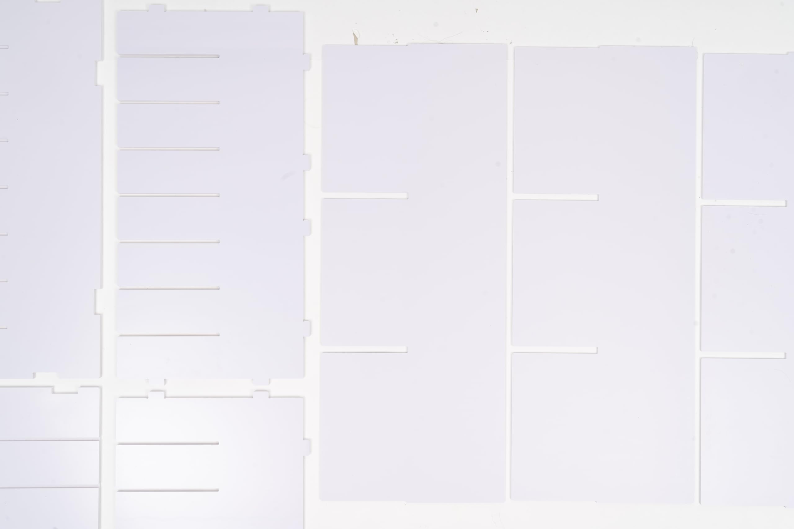 24 Literatur-Organizer, Dokumentenablage aus PVC für A4 – Schreibtisch-Mehrzweckschrank mit herausnehmbaren Fächern, Aktensortierer für Büro, Klassenzimmer & Homeoffice (weiß)