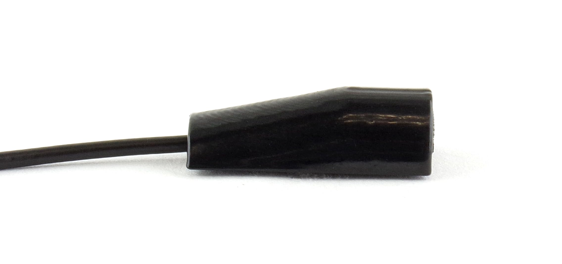URSA MiniMount. Sottile, a basso profilo, realizzato in plastica temprata, rifinito a mano per una maggiore morbidezza, include 5 adesivi MiniMount ipoallergenici (nero, DPA 4060)