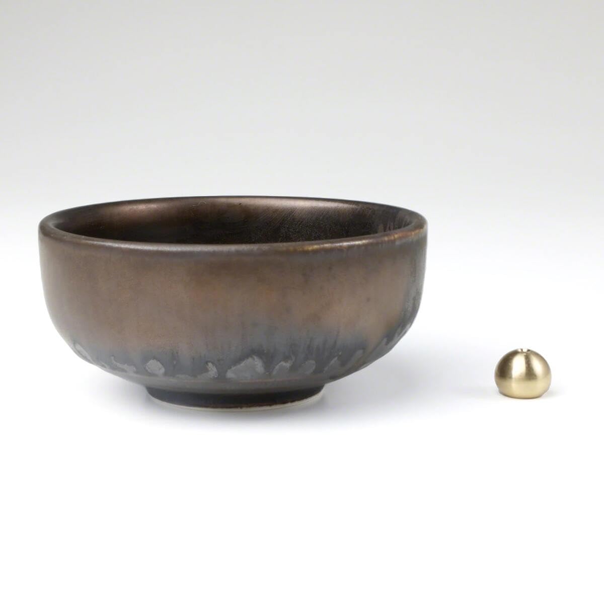 Asayu Japan Porte Encens Zen en Céramique avec Brûleur d'Encens en Laiton pour Bâtons, Récupérateur de Cendres Fabriqué au Japon, Couleurs Noir et Doré
