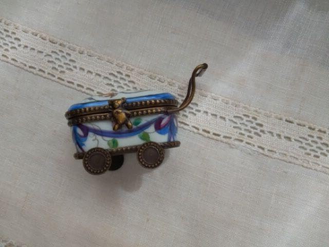 フランス リモージュ 乳母車に赤ちゃん ピルケース ヒンジボックス