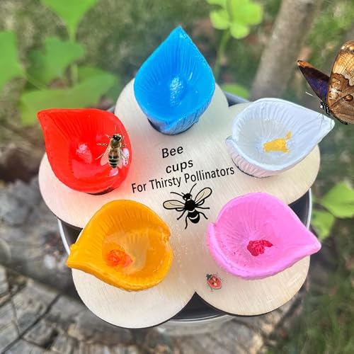 QSLKI 5PCS Harz Bienenwasser Trinker, Garten mit Bienen Trinkbecher, Schwimmende Bieneninsel mit Holzbasis, Bequemes Trinkwasser Garten Dekoration Wasserstation, bunte Bienen Insekten Trinkbecher