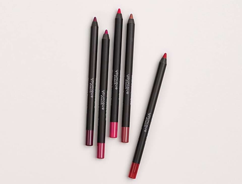 Черный пастельный карандаш. Карандаш morena. Morena cosmetics карандаш для губ. Лучшие сочетания цветов для нюдовых карандашей для губ 401 - 412. Черный карандаш для глаз.