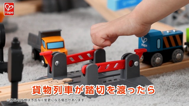 Hape(ハペ) さかみちシティレールセット E3730 Amazon | Hape(ハペ) さかみちシティレールセット E3730 3歳~ | 鉄道