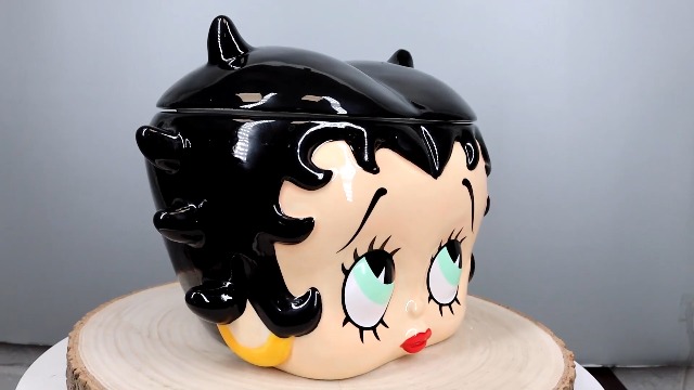 Amazon.com: Ebros Gift Novelty Collection Shy Betty Boop Head