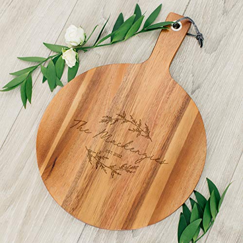 Tabla de cortar redonda de madera personalizada Weddingstar con mango 16.5" x 12" miniatura 3