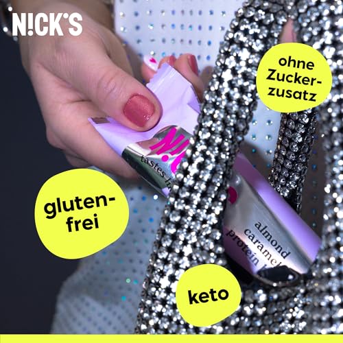 N!CK'S Protein Riegel ohne Zuckerzusatz – Mandel Karamell – 13g Eiweiß 26% – 201 Kalorien – Low Carb Keto Proteinriegel mit Ballaststoffen & Kollagen – Glutenfrei, Gesunde Snack ohne Palmöl 12x50g 3