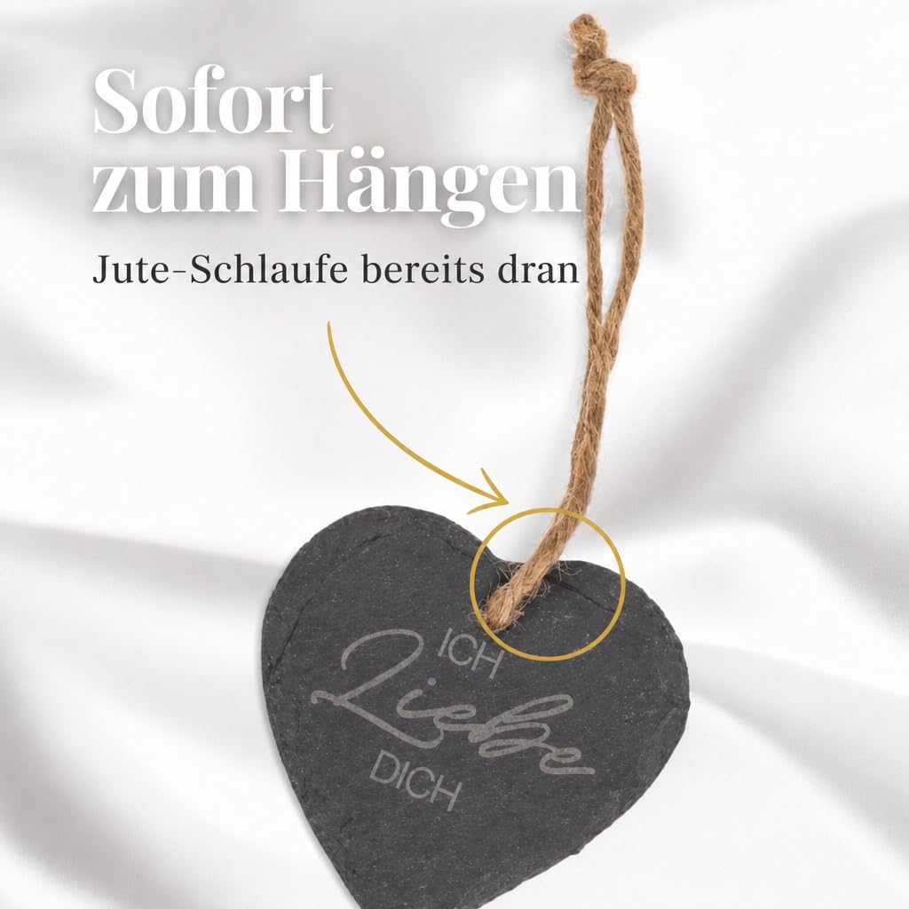 MIJOMA Schiefer Herzanhänger 24er Set – Gravierte Geschenkanhänger mit 6 Sprüchen – 7x7 cm – In Holzbox – Perfekt für Mitbringsel & Dekoration