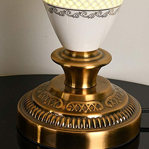 Proste dekoracyjne lampy stołowe, materiałowa obudowa, ceramiczny korpus lampy, miedziany stojak, kreatywny
