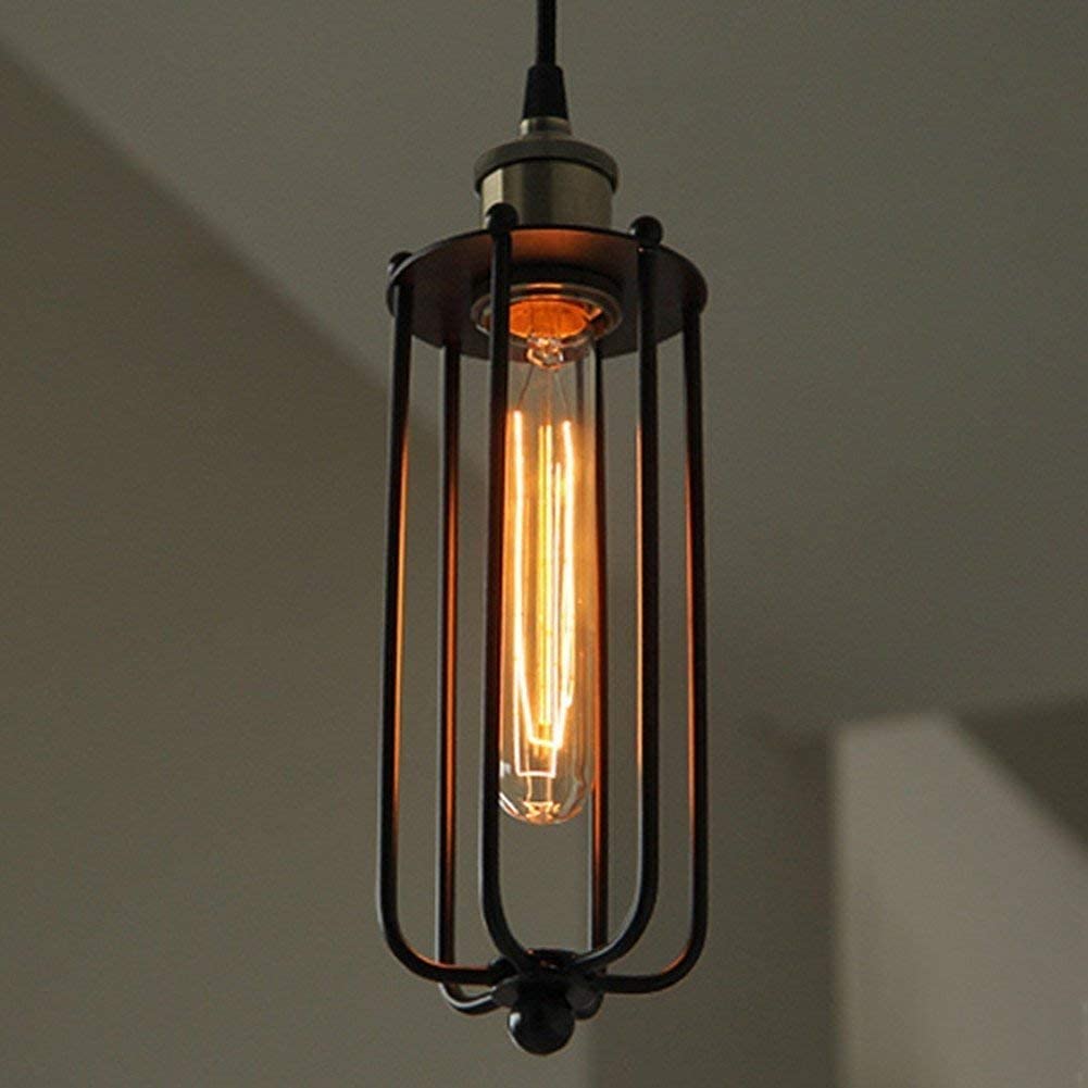 Lustre industriel vintage en fer pour relooker un chevet de chambre sombre