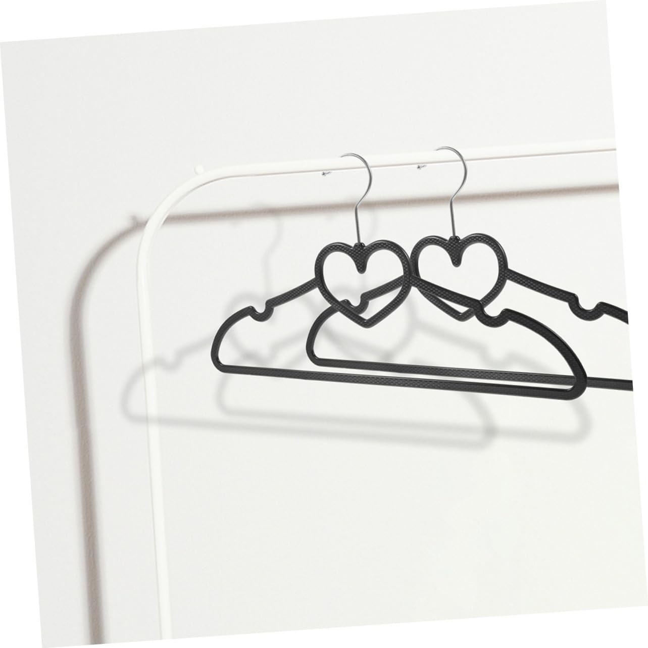 Grucce a Cuore Nere in Plastica 20 Pezzi Antiscivolo | Riutilizzabili, Design Moderno e Sottile, Formato 40x23x0, 6 per Ordine Pratico