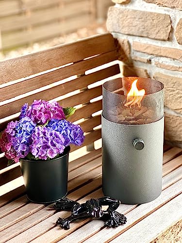 Brandsseller Outdoor Gaslaterne Gas Lampe mit Metallnetz Ø 16 x H 30 cm Tischkamin Deko Feuerstelle inkl. 860g Natursteine