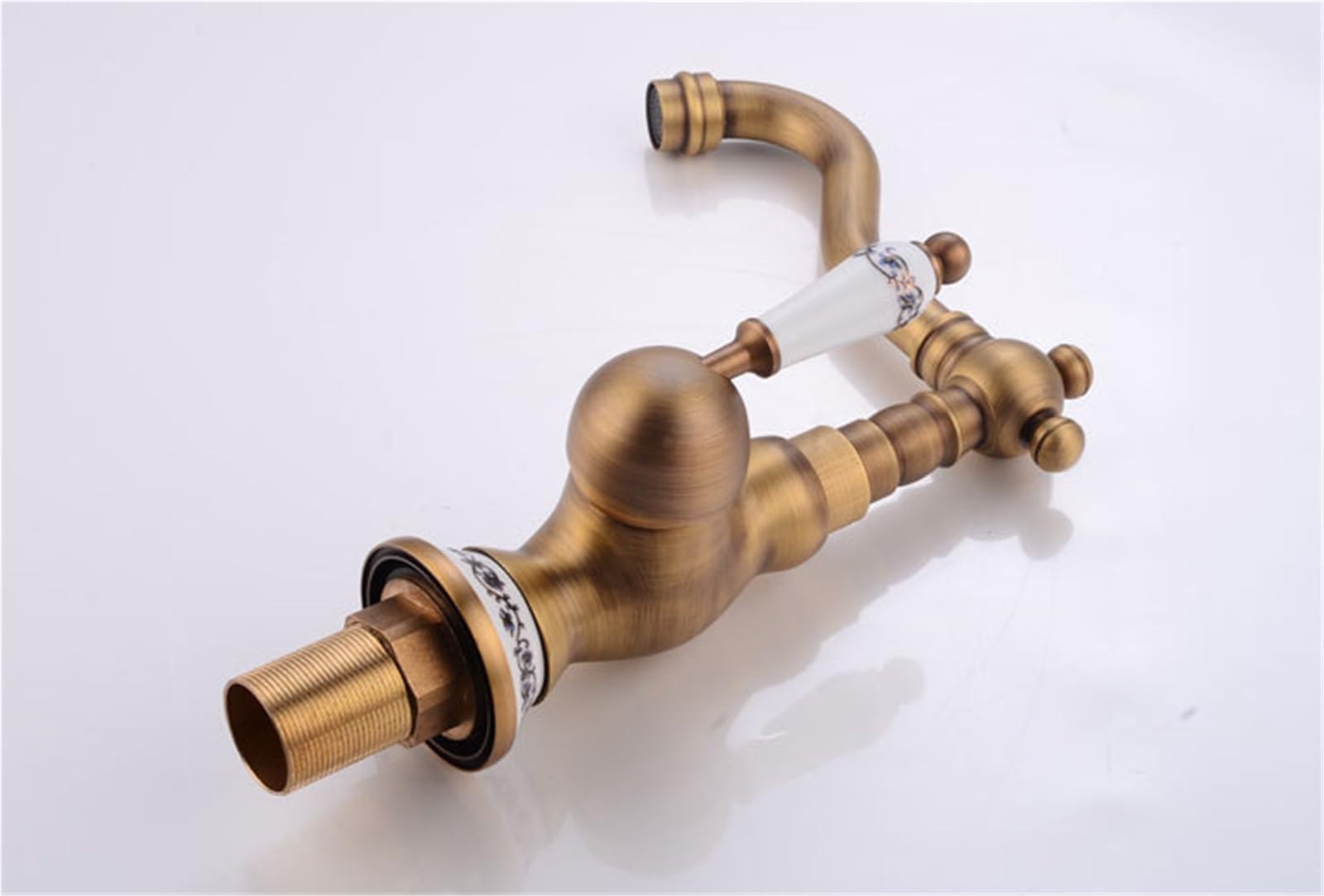 Genérico Grifo De Cocina Retro con Manijas Dobles Giratorias De 360° | Grifo Mezclador De Agua Fría Y Caliente, De Bronce Antiguo De Alta Gama, Para Casas De Campo Y Bares (Antique Short)