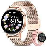 📞【Bluetooth 5.1, Llamada en la Muñeca】Smartwatch mujer con llamadas Bluetooth 5.1 para brindarle un emparejamiento más rápido y una conexión estable. Tiene un altavoz Hi-Fi y un micrófono incorporados para una calidad de llamada más clara. Puede responder/hacer llamadas, reproducir música directamente en su reloj. Agregue 8 contactos para que la comunicación sea más rápido. Este reloj inteligente puede recibir mensajes de app como SMS, WhatsApp, Facebook, etc., puede ver levantando la muñeca.