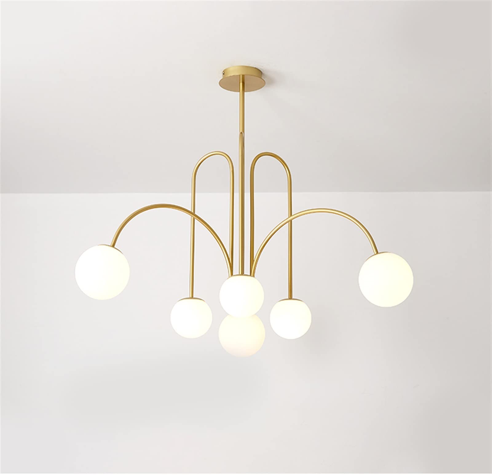 Lampe suspendue E27 noire pour corriger le manque de lumière du salon