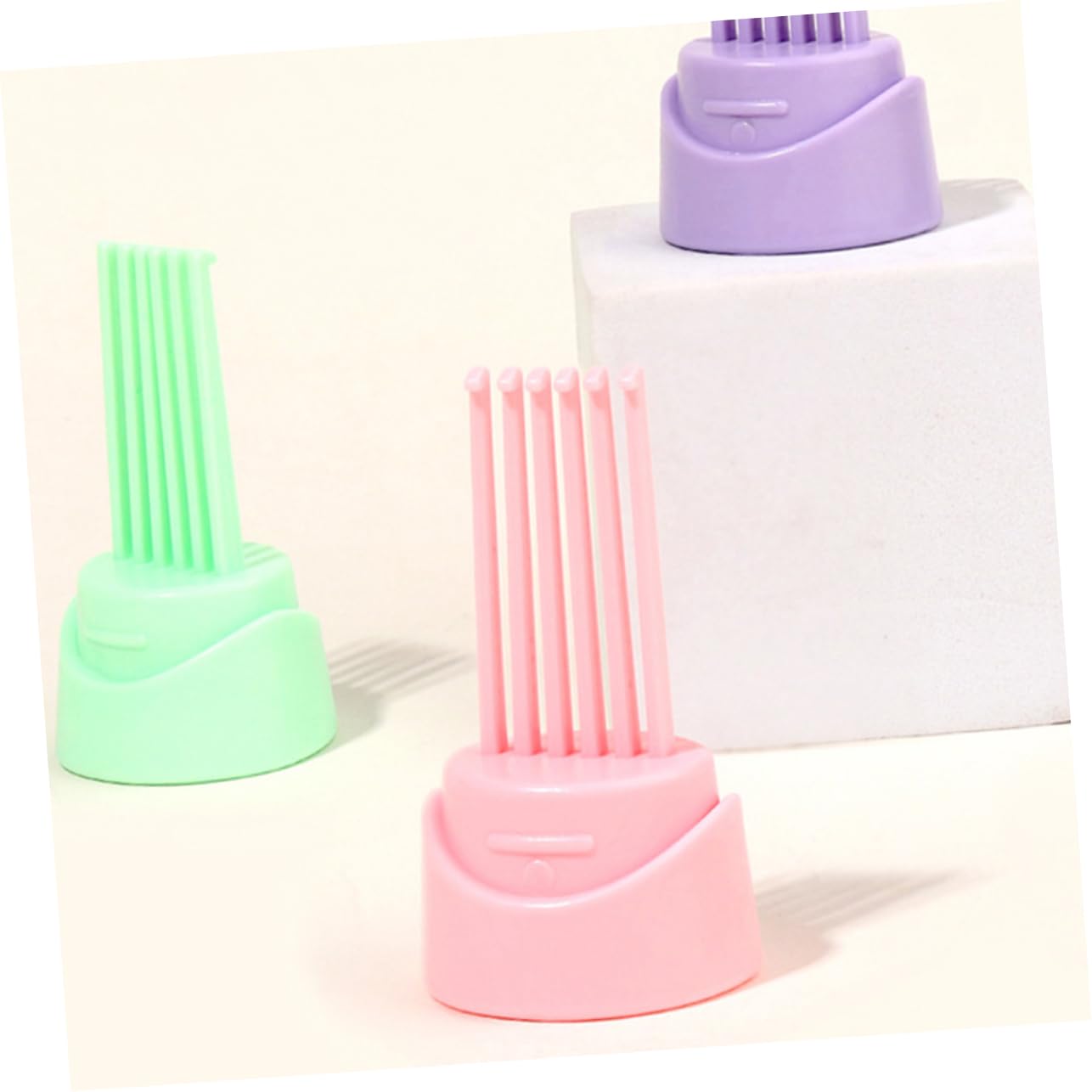 3pcs Comb Cleaning Brush Hairbrush Cleaning Tool Twist up Comb Cleaner Detoxing Tool for Hairbrush Mini Hair Remover Brush for Salon Home