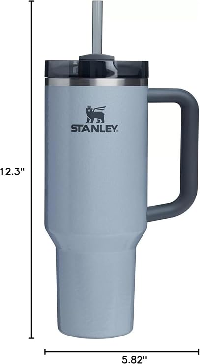 كوب STANLEY Quencher H2.0 بمقبض وقشة 40 أونصة | غطاء Flowstate ثلاثي الأوضاع | حامل أكواب متوافق مع السفر | كوب معزول من الفولاذ المقاوم للصدأ | خالٍ من مادة BPA | فضي مطروق