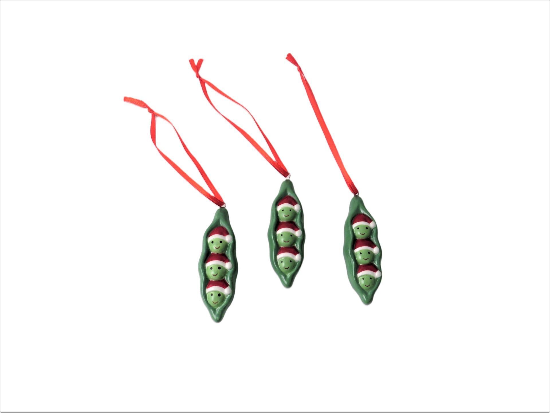 Giftware Trading Green Christmas Tree Decoration - Porcelain Peas In A Pod