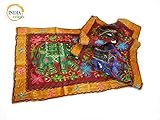 Artesanal. Hecho a mano en Rajastán, India. Telas con bordados con dorados e incrustaciones de primera calidad.