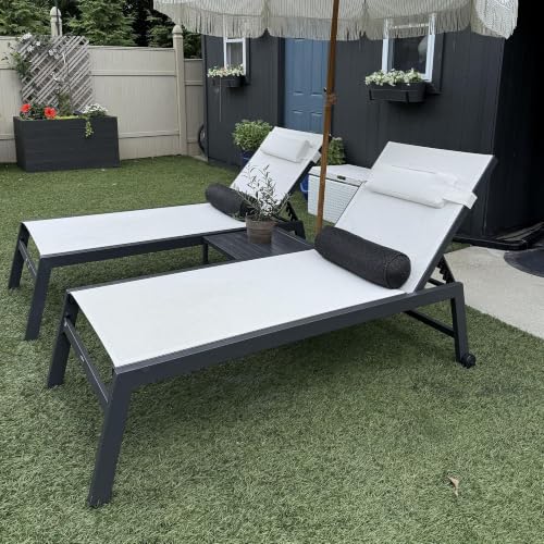 PURPLE LEAF Outdoor Oversized Lounge Chair Set of 3 Patio Chaise Pool Lounger Aluminum Frame with Side Table and Wheels for Outside Sunbathing Tanning Recliner Including Pillows White