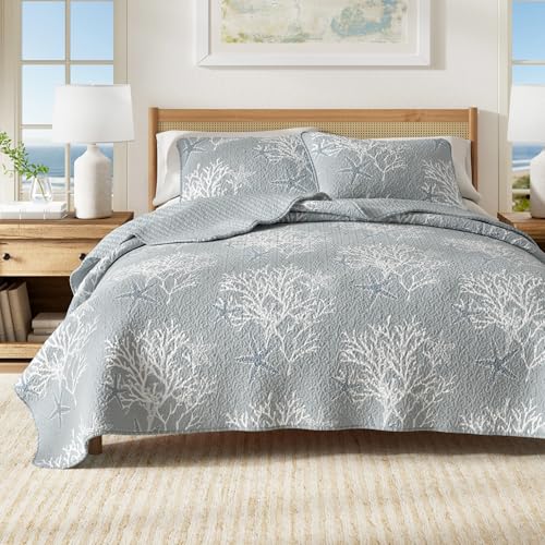 Image of Great Bay Home 3-Piece Coastal Beach Theme Quilt Set with Shams. Soft All-Season Luxury Microfiber Reversible Bedspread and Coverlet. Fenwick Collection (Twin, Pearl Blue)